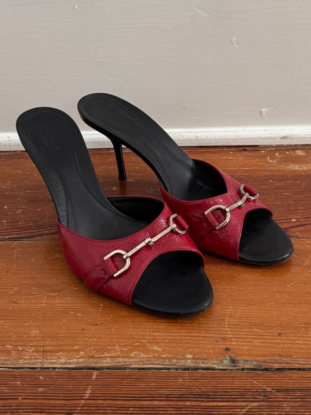 Vtg Gucci Tom Ford Y2K Horse-bit Red Patent Leather Peep Toe Mule Pumps 6.5